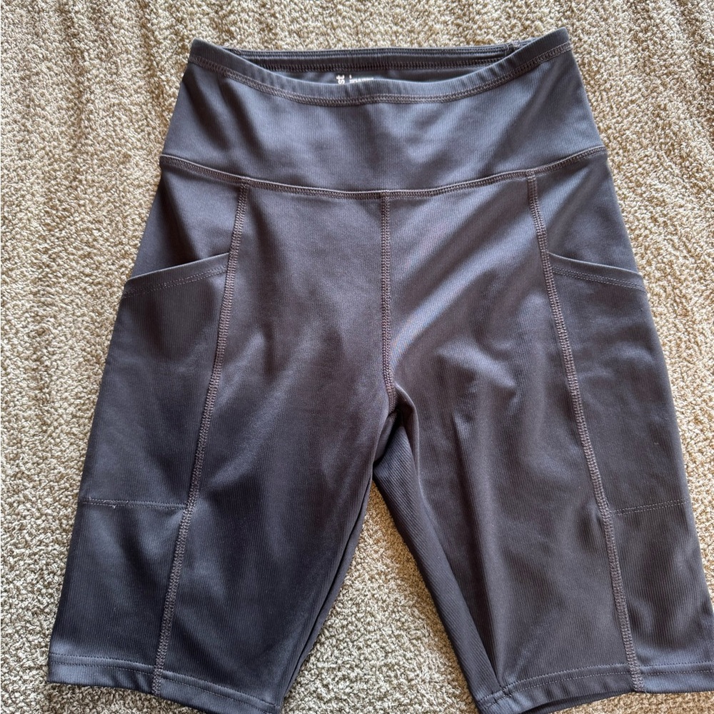 UpWest Women’s Grey Biker Shorts Size Small EUC